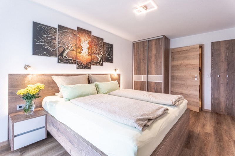 Schlafzimmer 1 von 2