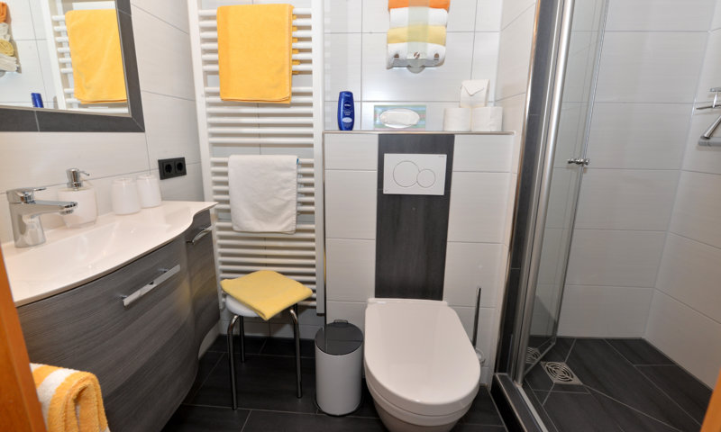 Badezimmer 1 von 2